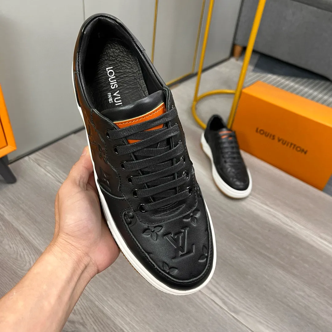 Ex-factory price: 400💰LV's latest casual men's shoes👉 👉 Popular casual fashion style, 💞 Simple and elegant style, 🔊 The fabric is made of imported cowhide, ☑️Comfortable sheepskin lining, original wear-resistant rubber outsole, real photos of classic models at the counter, two colors available, size: 38-44, (45 can be customized)
